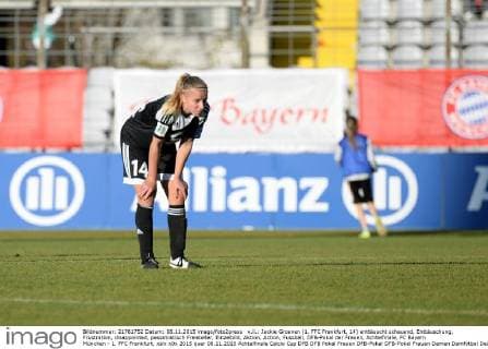 v.li.: Jackie Groenen (1. FFC Frankfurt, 14) enttäuscht schauend, Enttäuschung, Frustration, disappointed, pessimistisch Freisteller, Einzelbild, Aktion, Action, Fussball, DFB-Pokal der Frauen, Achtelfinale, FC Bayern München - 1. FFC Frankfurt, xslx
