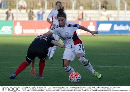 v.li.: Lena Petermann (Freiburg, 22), Jessica Wich (Leverkusen, 7), Zweikampf, Duell, duel, tackle, Dynamik, Action, Aktion, Fussball, DFB-Pokal der Frauen, SC Freiburg - Bayer 04 Leverkusen, xozx