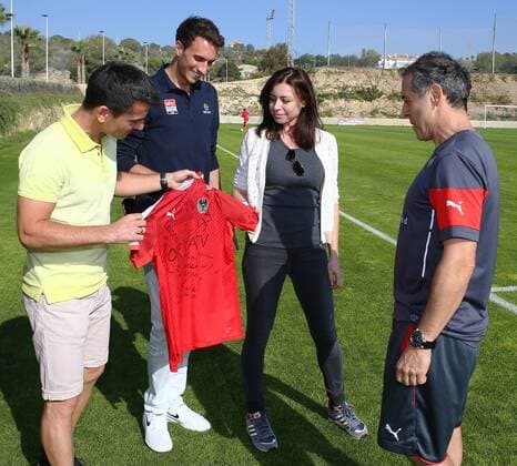 SOCCER - AUT vs SUI, friendly match, preview ALICANTE,SPAIN,11.NOV.15 - SOCCER - OEFB international match Länderspiel Austria vs Switzerland, friendly match, preview, team training camp, training team AUT. Image shows Andreas Ferlber (ORF), Matthias Berger (SKY), Elisabeth Auer (ATV) and head coach Marcel Koller (AUT). GEPAxpictures xChristianxOrt
