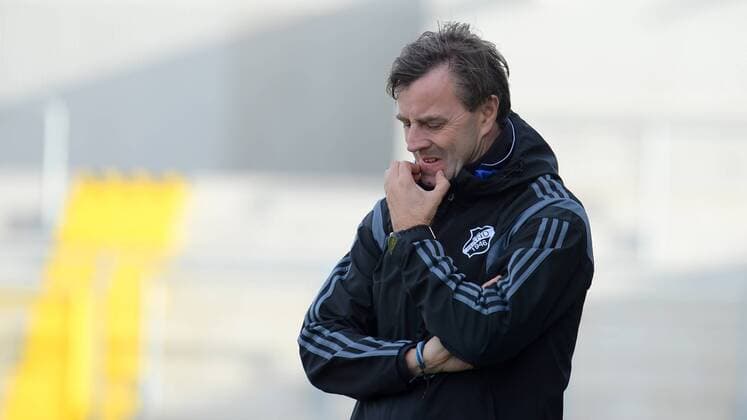 v.li.: Trainer Alexander Fischinger (SC Sand) enttäuscht schauend, Enttäuschung, Frustration, disappointed, pessimistisch Einzelbild, Aktion, Action Porträt, Portrait , Fussball, Allianz Frauen-Bundesliga, FC Bayern München - SC Sand, xslx