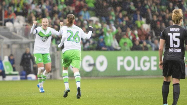 Fußball, Allianz Frauen Bundesliga, VfL Wolfsburg - SGS Essen; Caroline Graham Hansen (Wolfsburg, 26) Jubel, Torjubel, Freude, Emotion, Torerfolg, Aktion, action, goal, goal celebration, celebrates. xtgx