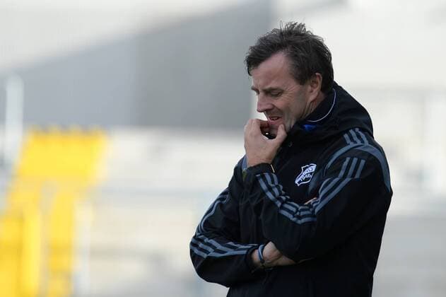 v.li.: Trainer Alexander Fischinger (SC Sand) enttäuscht schauend, Enttäuschung, Frustration, disappointed, pessimistisch Einzelbild, Aktion, Action Porträt, Portrait, Fussball, Allianz Frauen-Bundesliga, FC Bayern München - SC Sand, xslx