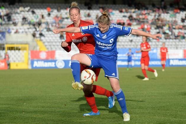 v.li.: Caroline Abbe (FC Bayern München, FCB, 5) Dominika Skorvankova (SC Sand, 18) im Zweikampf, Duell, duel, tackle, Dynamik, Action, Aktion, Fussball, Allianz Frauen-Bundesliga, FC Bayern München - SC Sand, xslx