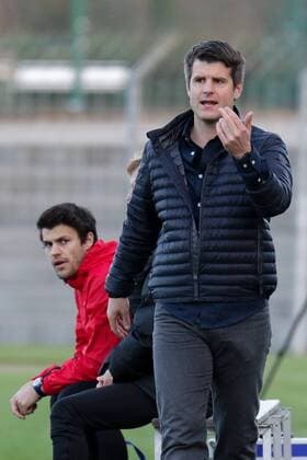 Jens Scheuer (Trainer, Freiburg), gibt Anweisungen, gestikuliert, mit den Armen gestikulieren, gives instructions, gesticulate, Fussball, Allianz Frauen-Bundesliga, SC Freiburg - 1. FFC Frankfurt, xozx