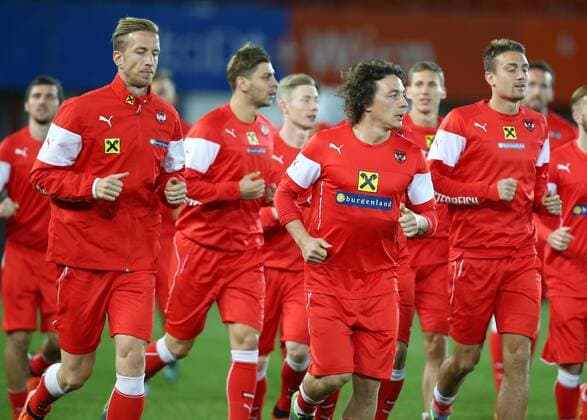 SOCCER - AUT vs SUI, friendly match, preview VIENNA,AUSTRIA,16.NOV.15 - SOCCER - OEFB international match Länderspiel Austria vs Switzerland, friendly match, preview, final training team AUT. Image shows Marc Janko, Aleksandar Dragovic, Florian Kainz, Julian Baumgartlinger, Florian Klein and Stefan Ilsanker (AUT). GEPAxpictures xChristianxOrt