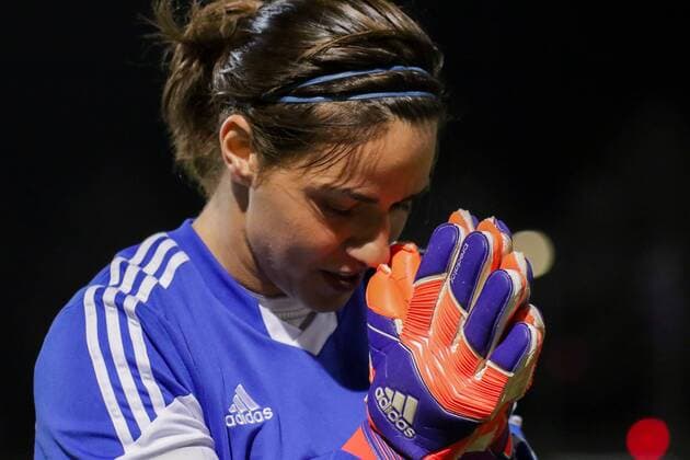 Anne-Kathrine Kremer (Torwart, Frankfurt, 30) angespannt, nervös beim Elfmeterschießen, faltet die Hände, hofft, betet und bangt, Fussball, UEFA Women s Champions League, 1. FFC Frankfurt - Lilleström SK Kvinner, xozx