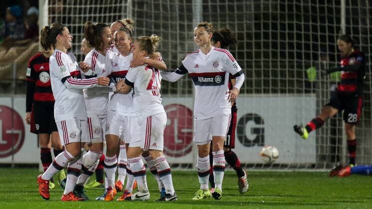 Torjubel FC Bayern München, Jubel, Torjubel, Torerfolg, celebrate the goal, goal, celebration, Jubel ueber das Tor, optimistisch, Action, Aktion, Fussball, Allianz Frauen-Bundesliga, Bayer 04 Leverkusen - FC Bayern München, xozx