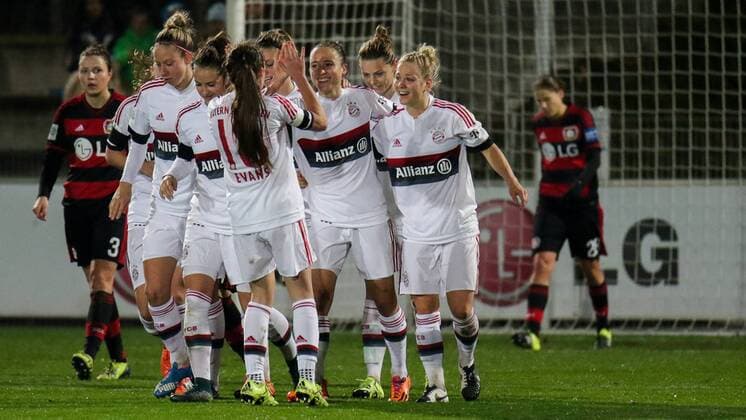 Torjubel FC Bayern München, Jubel, Torjubel, Torerfolg, celebrate the goal, goal, celebration, Jubel ueber das Tor, optimistisch, Action, Aktion, Fussball, Allianz Frauen-Bundesliga, Bayer 04 Leverkusen - FC Bayern München, xozx