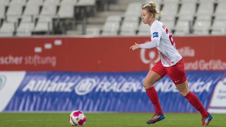 Nina Brüggemann (Bruggemann, Brueggemann, SGS Essen, 22) Freisteller, Einzelbild, Aktion, Action, Fussball, Allianz Frauen-Bundesliga, SGS Essen - SV Werder Bremen, xdgx