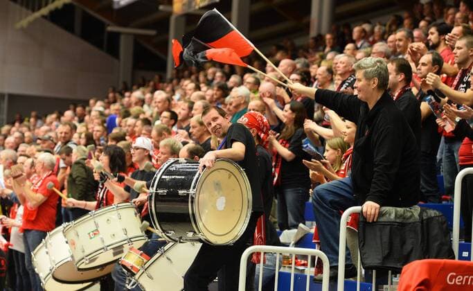 Fanblock, DSC-Fans, Fanclub, Fans, Dresdner SC gegen Nawaro Straubing, Volleyball, 1. Bundesliga Frauen, 1. Liga, Margon-Arena Dresden Bodenbacher Straße, DSC, Saison 2015 2016, 21.11.2015,