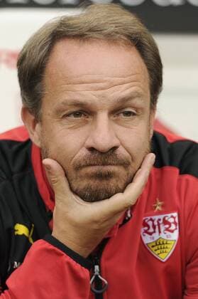 Der VfB Stuttgart hat sich die Konsequenzen aus die sportlichen Talfahrt gezogen und Trainer Alexander Zorniger entlassen. Das gab der schwaebische Bundesligist bekannt.ARCHIVFOTO: Alexander ZORNIGER ,Trainer (VFB Stuttgart),ernst,nachdenklich,Enttaeuschung,Frust,enttaeuscht, frustriert,niedergeschlagen, Gestik, Einzelbild,angeschnittenes Einzelmotiv,Portraet,Portrait,Porträt. Fussball 1. Bundesliga, 1. Spieltag, VFB Stuttgart-1.FC Koeln 1-3, am 16.08.2015 in Stuttgart Deutschland. M E R C E D E S B E N Z ARENA.
