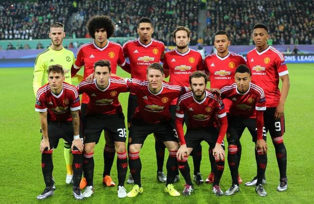 Torwart David de Gea, Marouane Fellaini, Chris Smalling, Daley Blind, Memphis Depay, Anthony Martial, vorn Guillermo Varela, Matteo Darmian, Bastian Schweinsteiger, Juan Mata, Jesse Lingard Mannschaftsfoto Teamfoto vor Spielbeginn Fußball Fussball UEFA Championsleague Herren Saison 2015 2016 08.12.2015 VfL Wolfsburg vs. Manchester United ManU FC ManU