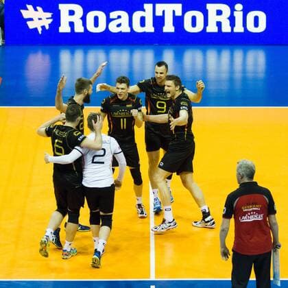 Berlin Jubel Denys Kaliberda ( 6, Deutschland Germany), Philipp Collin ( 20, Deutschland Germany), Markus Steuerwald ( 2, Deutschland Germany), Lukas Immanuel Kampa ( 11, Deutschland Germany), Gyorgy Georg Grozer ( 9, Deutschland Germany), Christian Fromm ( 1, Deutschland Germany) und Vital Heynen (Trainer Headcoach, Deutschland Germany); 2016 CEV Volleyball European Olympic Qualification Berlin, Max-Schmeling-Halle, Berlin Deutschland Germany, 20160110 Partie (match): Kleines Finale Deutschland gegen Polen (3rd place match Germany vs Poland); Copyright: Wuechnerx xEibner-Pressefoto EP_nwr