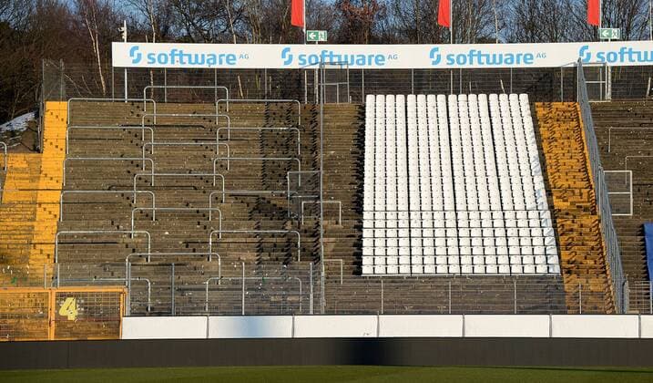 Fußball, Stadiongeschichte SV Darmstadt 98 21.01.2016, xfux, Fussball 1.Bundesliga, SV Darmstadt 98 Training, emspor v.l. Ansicht, Uebersicht Merck-Stadion am Boellenfalltor, geschlossener Gaestebereich, leerer Gaestefanblock, gesperrerter Gaestetribune, Gaestefans, Fanblock, Gastbereich, Auswaertsbereich, Auswaersfans, Gastefans, Block