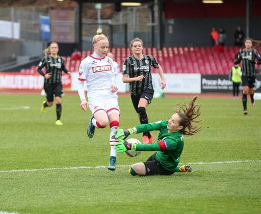 Koeln vl. Anna Gerhardt (Koeln, 20), Laura Benkarth (Freiburg, Torwart, Torhueter, Torhueterin, Keeper, 1) , 1. FC Koeln - SC Freiburg, Fussball, Frauen, Damen, Allianz Frauen-Bundesliga, Spieltag 14, 21.02.2016 Copyright: Horn xEibner-Pressefoto EP_bhorn