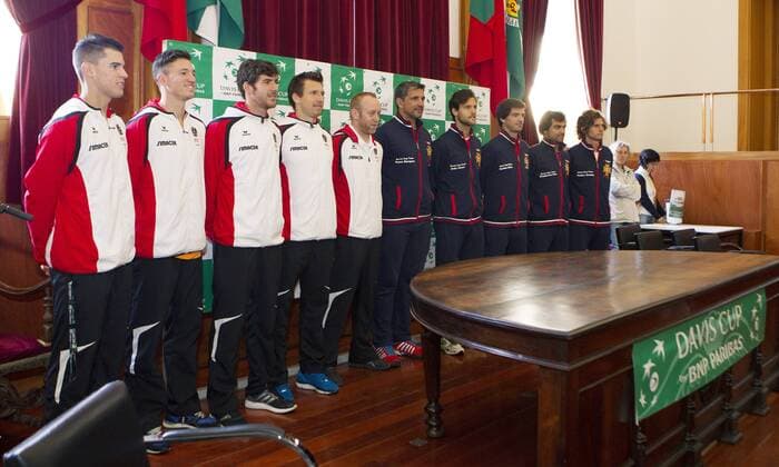 Tennis, Davis Cup, Portugal - Österreich Pressetermin TENNIS - ITF, Davis Cup, POR vs AUT GUIMARAES,PORTUGAL,03.MAR.16 - TENNIS - ITF, Davis Cup, Portugal vs Austria, draw. Image shows Dominic Thiem, Dennis Novak, Gerald Melzer, Alexander Peya, Stefan Koubek (AUT), Nuno Marques, Joao Sousa, Gastao Elias, Frederico Silva and Pedro Sousa (POR). GEPAxpictures xMatthiasxHauer