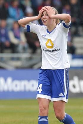 Jackie Groenen (Frankfurt, 14), fasst sich an den Kopf, enttäuscht schauend, Enttäuschung, Frustration, disappointed, pessimistisch, Fussball, Allianz Frauen-Bundesliga, 1. FFC Frankfurt - SV Werder Bremen, xozx