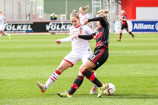 Leverkusen vl. Yvonne Zielinski (Koeln, 17), Carolin Simon (Leverkusen, 30) , Bayer 04 Leverkusen - 1. FC Koeln, Fussball, Damen, Frauen, Allianz Frauen-Bundesliga, Spieltag 17, 27.03.2016 Copyright: Horn Eibner-Pressefoto EP_BHN