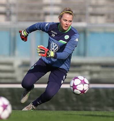 Fußball, Damen, Champions League, Training VfL Wolfsburg in Brescia Brescia Brescia vs Wolfsburg , CL Frauen, Training Brescia, Italien, 29.03.2016, FUßBALL - ACF Brescia Femminile vs VfL Wolfsburg, Viertelfinale, UEFA Frauen Champions League, Saison 2015 16. Bild zeigt: Torfrau Merle Frohms (VfL Wolfsburg)