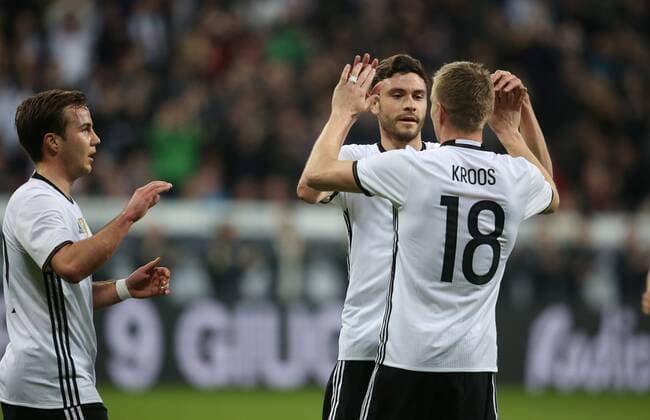 München, Fussball, Soccer, DFB, Länderspiel, Testspiel, Freundschaftsspiel, Deutschland - Italien, 29.03.2016, Allianzaren München, mario götze, jonas hector Toni Kroos, Deutschland, torjubel