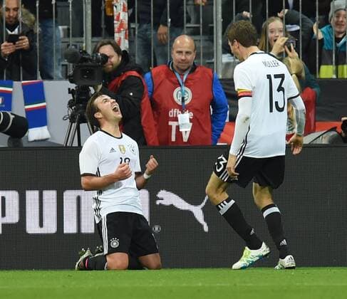 Fußball, Länderspiel, Deutschland - Italien Fussball, Herren, Saison 2015 16, Länderspiel in München, Deutschland - Italien, Mario Götze (Deutschland), Thomas Müller (Deutschland), Jubel nach Tor zum 2:0, 29.03.2016,