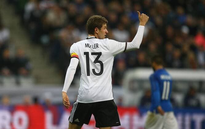 Thomas Müller (Deutschland), bedankt sich für ein Zuspiel Deutschland - Italien Freundschaftsspiel ,Fussball, Nationalmannschaft, DFB, 2016, Fußball, Fussball, soccer, Herren, Männer, Maenner, Deutschland, Germany, Ergebnis Berlin, 29.3.2016