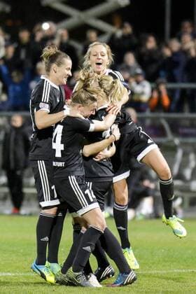 v.li.: Simone Laudehr (Frankfurt, 11), Jackie Groenen (Frankfurt, 14), Kathrin-Julia Hendrich (Kathi Hendrich, Frankfurt, 4), Marith Prießen (Marith Priessen, Frankfurt, 13), jubeln über den Sieg nach Elfmeterschießen, Sieger, Gewinner, Jubel, Freude, Einzug ins Halbfinale, Fussball, UEFA Women s Champions League, 1. FFC Frankfurt - FC Rosengard (Schweden), xozx