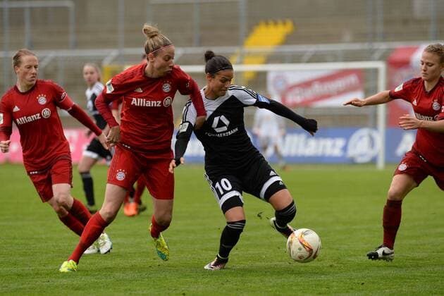 v.li.: Caroline Abbe (FC Bayern München, FCB, 5) Dzsenifer Marozsan (Frankfurt, 10) im Zweikampf, Duell, duel, tackle, Dynamik, Action, Aktion , Fussball, Allianz Frauen-Bundesliga, FC Bayern München - 1. FFC Frankfurt, xslx