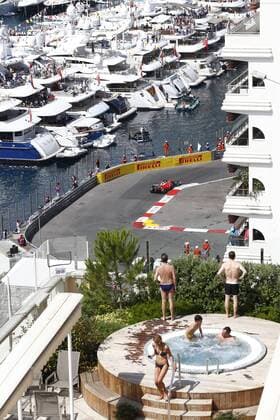 Motorsports: FIA Formula One World Championship WM Weltmeisterschaft 2016, Grand Prix of Monaco, 7 Kimi Raikkonen (FIN, Scuderia Ferrari), Port of Monte Carlo, Hafen, Harbor, Schiffe, ships, Yacht, Yachten, Stadt, City, Reise, Reisen, Reisefeature, general view, Pool, Menschen, People, Luxus xHOCHxZWEIx