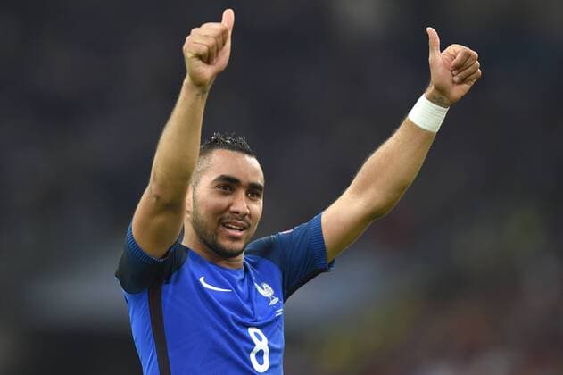Schlussjubel Dimitri PAYET (FRA),thumbs up, Jubel,Freude,Begeisterung, Aktion,Einzelbild, angeschnittenes Einzelmotiv,Halbfigur,halbe Figur. Vorrunde Gruppe A, Spiel M15, Frankreich (F)-Albanien (ALB) 2-0. am 15.06.2016 in Marseille,Stade Velodrome. Fussball EM 2016 in Frankreich vom 10.06. - 10.07.2016.