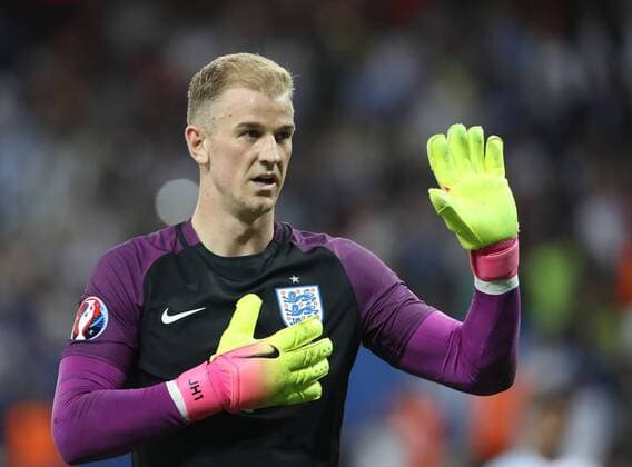 EURO 2016, England ausgeschieden Joe Hart of England appears to apologise to the fans during the Euro 2016 UEFA European Championship EM, Nationalteam, Europameisterschaft match at the Stadium Nice, Nice. Picture date June 27th, 2016 Pic Phil Oldham Sportimage EDITORIAL USE ONLY. No use with unauthorised audio, video, data, fixture lists, club league logos or live services. Online in-match use limited to 120 images, no video emulation. No use in betting, games or single club league player publications.
