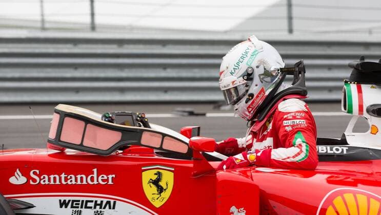 Formel 1, GP von Österreich, Vettel mit Reifenplatzer 03.07.2016, Red Bull Ring, Spielberg, AUT, FIA, Formel 1, Grosser Preis von Oesterreich, Rennen, im Bild Sebastian Vettel (GER) Scuderia Ferrari German Formula One driver Sebastian Vettel of Scuderia Ferrari during the Race for the Austrian Formula One Grand Prix at the Red Bull Ring in Spielberg, Austria on 2016 07 03. -Pressefoto Spielberg EP_ang