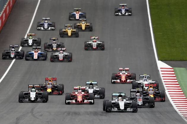 Motorsports: FIA Formula One World Championship WM Weltmeisterschaft 2016, Grand Prix of Austria, 44 Lewis Hamilton (GBR, Mercedes AMG Petronas Formula One Team), 22 Jenson Button (GBR, McLaren Honda Formula 1 Team), 27 Nico Hulkenberg (GER, Sahara Force India F1 Team), 7 Kimi Raikkonen (FIN, Scuderia Ferrari), 3 Daniel Ricciardo (AUS, Red Bull Racing), start, mass, Masse, Menge, viele, many xHOCHxZWEIx
