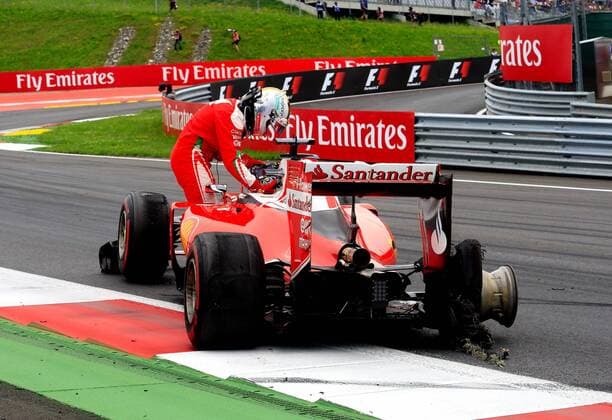 Formel 1, GP von Österreich, Vettel mit Reifenplatzer Sebastian Vettel, Scuderia Ferrari, Crash, formula 1 GP, Austria in Spielberg, 03.07.2016 Photo:mspb Jerry Andre Crash, Sebastian Vettel, formula 1 GP, Austria