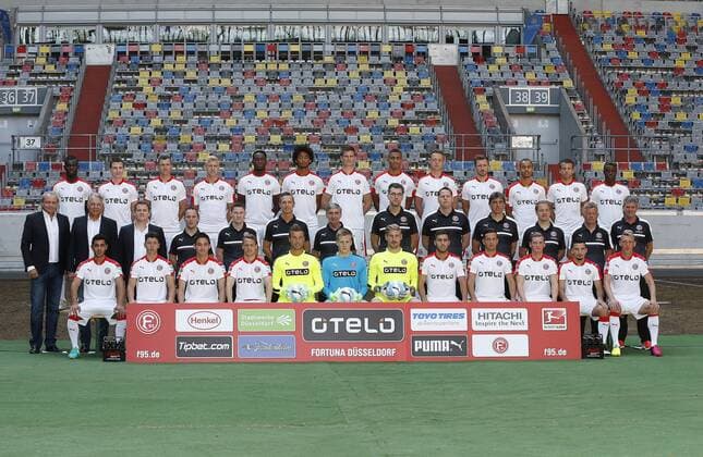Düsseldorf, Deutschland, Offizieller Fototermin 1. Mannschaft Fortuna Düsseldorf , 2. Fußball- BL am 04.07.2016 in der Esprit Arena in Düsseldorf Hintere Reihe (v.li.ne.re.) Islas Bebou, Marcel Sobottka, Oliver Fink, Julian Koch,Maecky Ngombo, Emmanuel Iyoha, Alexander Madlung, Kevin Akpoguma, Robin Bormuth, Adam Botzek, Jerome Kiesewtter, Lukas Schmitz, Anderson Lucoqui Mittlere Reihe (v.li.n.re.) Mannschaftsarzt Dr. Ulf Blecker, Mannschaftsarzt Dr. Ulrich Keil, Mannschaftsarzt Dr.Thomas Wieczorek, Physiotherapeut Thomas Gucek, Physiotherapeut Marcel Verstappen, Chef-Physiotherapeut Carsten Fiedler, Mannschaftsbetreuer Aleksandar Spengler, Mannschaftsbetreuer Oliver Paashaus, Sportpsychologischer Coach Axel Zehle, Torwarttrainer Claus Reitmaier, Athletiktrainer Florian Klausner, Co-Trainer Peter Hermann, Cheftrainer Friedhelm Funkel Vordere Reihe (v.li.n.re.) Özkan Yildrim, Taylan Duman, Justin Toshiki Kinjo, Julian Schauerte, Michael Sensing, Tim Wiesner, Lars Unterstell, Kemal Rüzgar, Christian Gartner, Marion Ritter, Arianit Ferati,Axel Bellinghausen