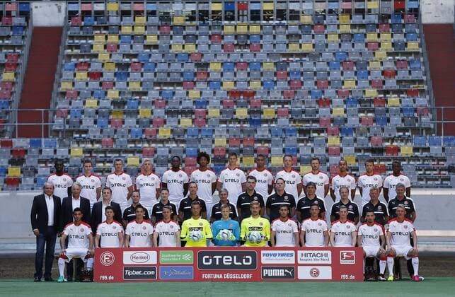 Düsseldorf, Deutschland, Offizieller Fototermin 1. Mannschaft Fortuna Düsseldorf , 2. Fußball- BL am 04.07.2016 in der Esprit Arena in Düsseldorf Hintere Reihe (v.li.ne.re.) Islas Bebou, Marcel Sobottka, Oliver Fink, Julian Koch,Maecky Ngombo, Emmanuel Iyoha, Alexander Madlung, Kevin Akpoguma, Robin Bormuth, Adam Botzek, Jerome Kiesewtter, Lukas Schmitz, Anderson Lucoqui Mittlere Reihe (v.li.n.re.) Mannschaftsarzt Dr. Ulf Blecker, Mannschaftsarzt Dr. Ulrich Keil, Mannschaftsarzt Dr.Thomas Wieczorek, Physiotherapeut Thomas Gucek, Physiotherapeut Marcel Verstappen, Chef-Physiotherapeut Carsten Fiedler, Mannschaftsbetreuer Aleksandar Spengler, Mannschaftsbetreuer Oliver Paashaus, Sportpsychologischer Coach Axel Zehle, Torwarttrainer Claus Reitmaier, Athletiktrainer Florian Klausner, Co-Trainer Peter Hermann, Cheftrainer Friedhelm Funkel Vordere Reihe (v.li.n.re.) Özkan Yildrim, Taylan Duman, Justin Toshiki Kinjo, Julian Schauerte, Michael Sensing, Tim Wiesner, Lars Unterstell, Kemal Rüzgar, Christian Gartner, Marion Ritter, Arianit Ferati,Axel Bellinghausen