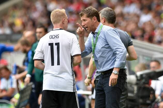 GER, UEFA U19 (U 19) EURO 2016, Vorrunde, Deutschland (GER) vs Italien (ITA) 11.07.2016, Mercedes Benz Arena, Stuttgart, GER, UEFA U19 (U 19) EURO 2016, First Round, Deutschland (GER) vs Italien (ITA), picture shows im Bild: Philipp Ochs ( 11, Deutschland Germany (GER)) mit Guido Streichsbier (Trainer, Deutschland Germany (GER)) Foto © nordphoto Fabisch nordphotox xFabisch