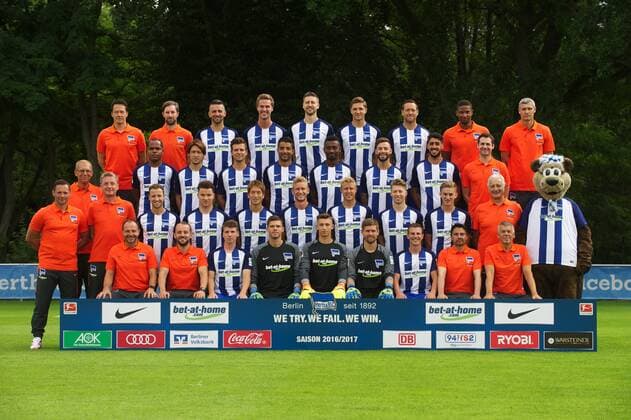Fussball Berlin 12.07.2016 GER, 1. BL, DFL, Portraittermin, Porträttermin 2016 2017 Mannschaftsfoto Hertha BSC Berlin hi. Reihe v.li. Henrik Kuchno, Hendrik Vieth, Vedad Ibisevic, Sebastian Langkamp, Jens Hegeler, Niklas Stark, Julian Schieber, Frederik Syna, Hendrik Herzog 2. hi. Reihe v.li. Dr. Ulrich Schleicher, Ronny, Hajime Hosogai, Valentin Stocker, Sami Allagui, Salomon Kalou, Marvin Plattenhardt, Tolga Cigerci, Michael Becker, 2. vo. Reihe v. li. Pal Dardai, Rainer Widmayer, Roy Beerens, Alexander Baumjohann, Genki Haraguchi, Fabian Lustenberger, Per Skjelbred, Mitchell Weiser, Sinan Kurt, Nello die Martino, vordere Reihe v.li. Zsolt Petry, Admir Hamzagic, Florian Kohls, Rune Almenning Jarstein, Nils Körber, Thomas Kraft, Vladimir Darida, David de Mel, Robert Abramczyk, Hertinho