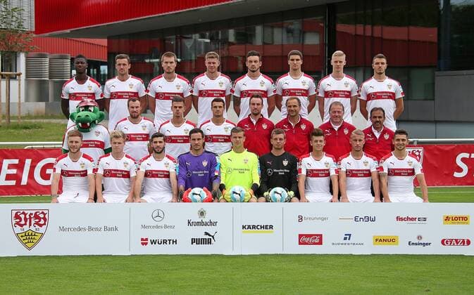 Fussball 2. Bundesliga 2016 2017 13.07.2016 Fototermin beim VfB Stuttgart Mannschaftsbild VfB Stuttgart: Stephen Sama, Christian Gentner, Toni Sunjic, Simon Terodde, Boris Tashchy, Marcin Kaminski, Timo Baumgartl, Anto Grgic (hinten v.l.) Maskottchen Fritzle, Kevin Grosskreutz, Jan Kliment, Philip Heise, Matthias Schiffers (Athletik-Trainer, Marco Langner (Torwart-Trainer), Remy Reijnierse (Co-Trainer), Jos Luhukay (mitte v.l., Chef-Trainer) Alexandru Maxim, Jean Zimmer, Emiliano Insua, Jens grahl, Mitchell Langerak, Benjamin Uphoff, Marvin Wanitzek, Mart Ristl, Matthias Zimmermann (vorn v.l. )