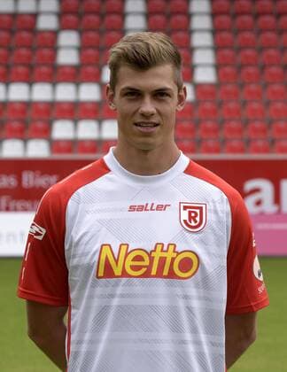 Porträttermin 2016 2017, GER, Deutschland, Continental Arena, Regensburg, 3.Liga, Liga 3, Herren, Fußball, Fussball, Saison 2016 2017, SSV Jahn Regensburg, SSV Jahn 2000, Portrait, Porträt, Vorstellung, Präsentation, Pressetermin, Einzelbild, KEVIN HOFFMANN