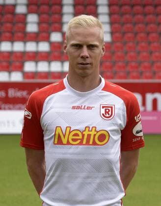 Porträttermin 2016 2017, GER, Deutschland, Continental Arena, Regensburg, 3.Liga, Liga 3, Herren, Fußball, Fussball, Saison 2016 2017, SSV Jahn Regensburg, SSV Jahn 2000, Portrait, Porträt, Vorstellung, Präsentation, Pressetermin, Einzelbild, UWE HESSE