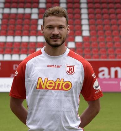 Porträttermin 2016 2017, GER, Deutschland, Continental Arena, Regensburg, 3.Liga, Liga 3, Herren, Fußball, Fussball, Saison 2016 2017, SSV Jahn Regensburg, SSV Jahn 2000, Portrait, Porträt, Vorstellung, Präsentation, Pressetermin, Einzelbild, ROBIN URBAN