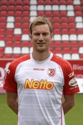 Porträttermin 2016 2017, GER, Deutschland, Continental Arena, Regensburg, 3.Liga, Liga 3, Herren, Fußball, Fussball, Saison 2016 2017, SSV Jahn Regensburg, SSV Jahn 2000, Portrait, Porträt, Vorstellung, Präsentation, Pressetermin, Einzelbild, THOMAS PAULUS