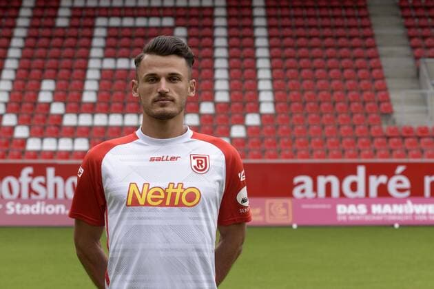 Porträttermin 2016 2017, GER, Deutschland, Continental Arena, Regensburg, 3.Liga, Liga 3, Herren, Fußball, Fussball, Saison 2016 2017, SSV Jahn Regensburg, SSV Jahn 2000, Portrait, Porträt, Vorstellung, Präsentation, Pressetermin, Einzelbild, HARIS HYSENI