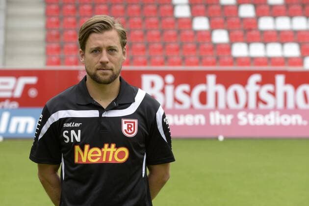 Porträttermin 2016 2017, GER, Deutschland, Continental Arena, Regensburg, 3.Liga, Liga 3, Herren, Fußball, Fussball, Saison 2016 2017, SSV Jahn Regensburg, SSV Jahn 2000, Portrait, Porträt, Vorstellung, Präsentation, Pressetermin, Einzelbild, NICO SCHNECK