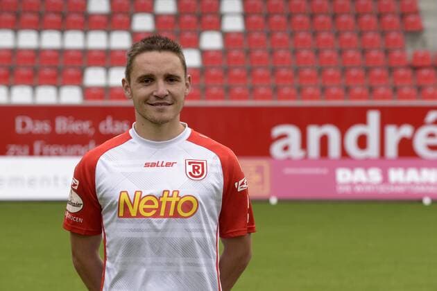 Porträttermin 2016 2017, GER, Deutschland, Continental Arena, Regensburg, 3.Liga, Liga 3, Herren, Fußball, Fussball, Saison 2016 2017, SSV Jahn Regensburg, SSV Jahn 2000, Portrait, Porträt, Vorstellung, Präsentation, Pressetermin, Einzelbild, ANDREAS GEIPL