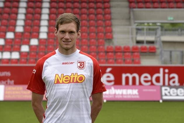 Porträttermin 2016 2017, GER, Deutschland, Continental Arena, Regensburg, 3.Liga, Liga 3, Herren, Fußball, Fussball, Saison 2016 2017, SSV Jahn Regensburg, SSV Jahn 2000, Portrait, Porträt, Vorstellung, Präsentation, Pressetermin, Einzelbild, SVEN KOPP