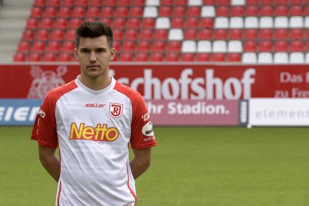 Porträttermin 2016 2017, GER, Deutschland, Continental Arena, Regensburg, 3.Liga, Liga 3, Herren, Fußball, Fussball, Saison 2016 2017, SSV Jahn Regensburg, SSV Jahn 2000, Portrait, Porträt, Vorstellung, Präsentation, Pressetermin, Einzelbild, PATRIK DZALTO