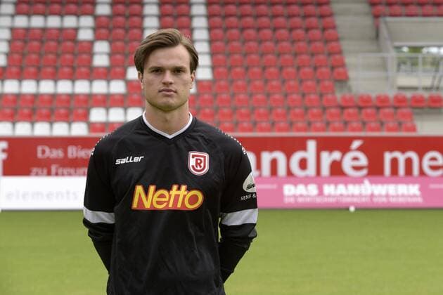 Porträttermin 2016 2017, GER, Deutschland, Continental Arena, Regensburg, 3.Liga, Liga 3, Herren, Fußball, Fussball, Saison 2016 2017, SSV Jahn Regensburg, SSV Jahn 2000, Portrait, Porträt, Vorstellung, Präsentation, Pressetermin, Einzelbild, Ersatztorwart BASTIAN LERCH