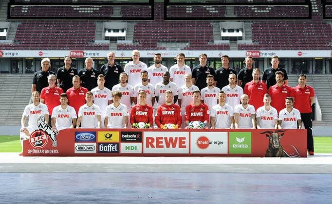 Mannschaftsfoto: Fußball, GER, 1.BL Bundesliga, Porträttermin 2016 2017, Mannschaftsfoto 1.FC Köln: Hi. Reihe, v.li.: Mannschaftsarzt Dr. Peter Schäferhoff, Mannschaftsarzt Dr. Paul Klein, Zeugwart Frank Almstedt, Zeugwart Kresimir Ban, Frederik Sörensen, Dominic Maroh, Dominique Heintz, Physiotherapeut Paul Schiedges, Physiotherapeut Thorsten Klopp, Leiter Physiotherapie & Rehabilitation Klaus Maierstein, Teambetreuer Max Vollmar Mi. Reihe, v.li.: Cheftrainer Peter Stöger, Co-Trainer Manfred Schmid, Simon Zoller, Marco Höger, Mergim Mavraj, Anthony Modeste, Artjoms Rudnevs, Filip Mladenovic, Marcel Risse, Torwarttrainer Alexander Bade, Athletiktrainer Yann-Benjamin Kugel, Reha-Trainer Marcel Abanoz Vo. Reihe, v.li.: Matthias Lehmann, Milos Jojic, Salih özcan, Yuya Osako, Sven Müller, Timo Horn, Thomas Kessler, Pawel Olkowski, Konstantin Rausch, Marcel Hartel, Leonardo Bittencourt